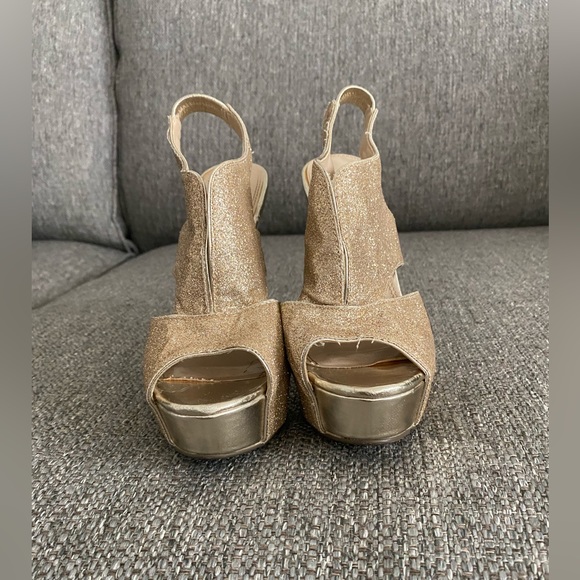 Wore a hand full times still has lots and lots of life left! - Picture 3 of 4